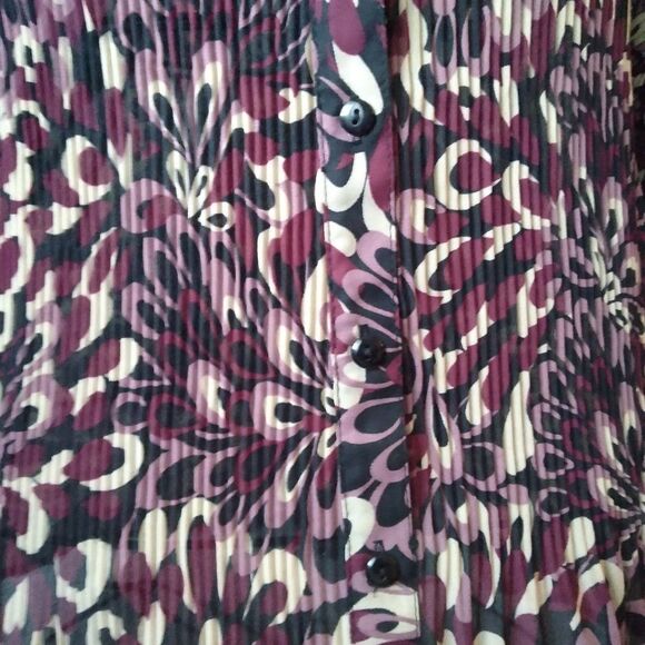 Notations button up  floral blouse - Picture 4 of 11